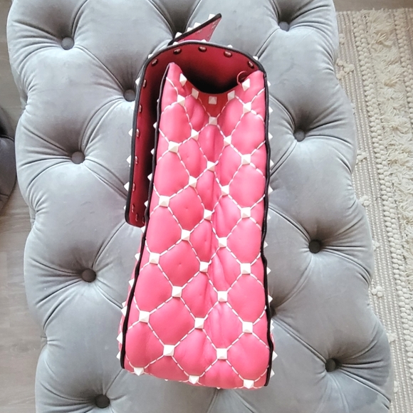 NWOB. VALENTINO GARAVANI quilted pink Spike Shoulder Bag w/ white studs - Picture 12 of 16